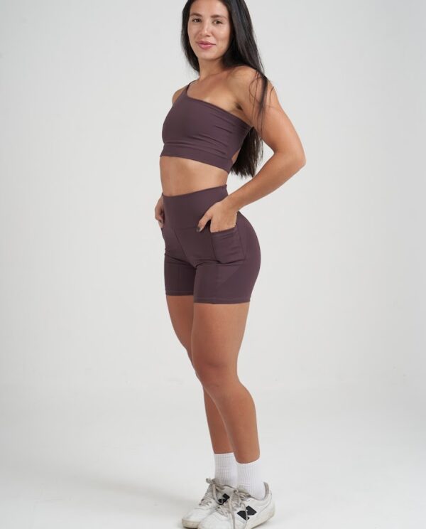 Short Essential Com Bolso Uva