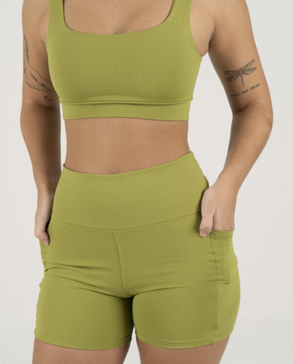 Short Com Bolso Tropical Avocado