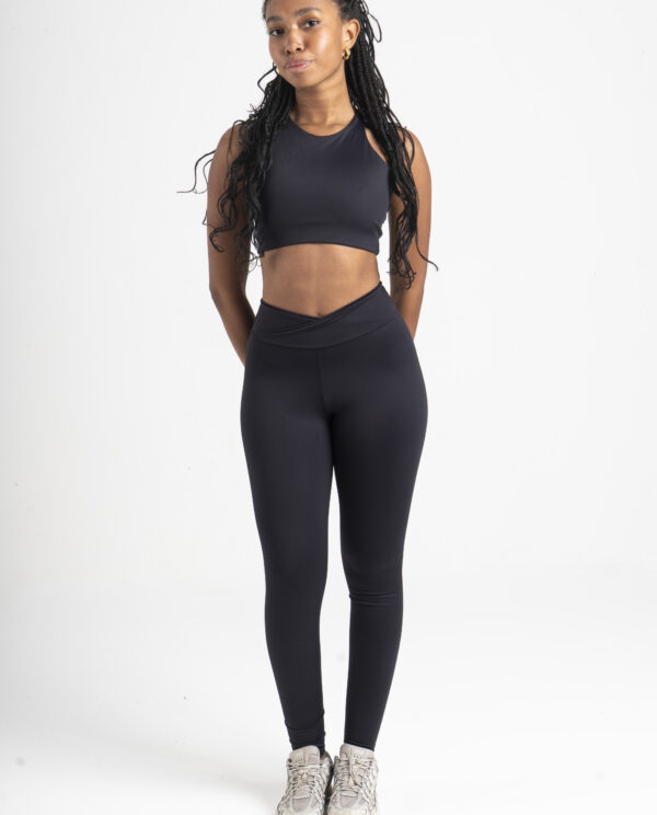 Legging cós cruzado alto Outside Preta